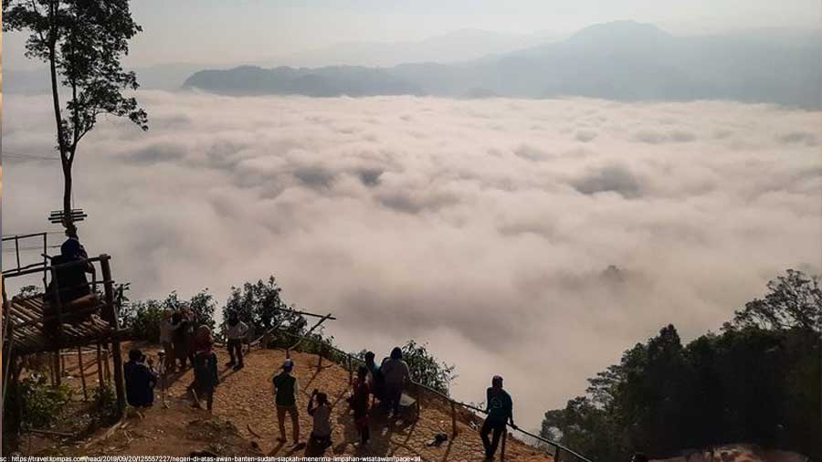 Pesona Negeri Di Atas Awan