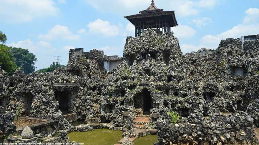 Kisah Sunyaragi Di Kota Udang