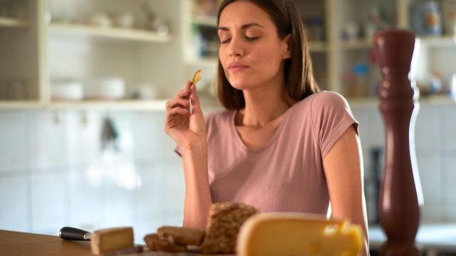 Kecanduan Konsumsi Benda Bukan Makanan? Waspada Kena Gangguan Pica