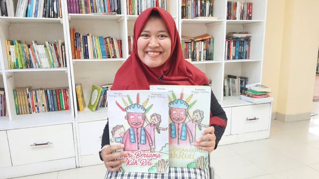 Lawan Gawai, Palupi Mutiasih Bangun Taman Literasi untuk Tingkatkan Minat Baca Anak