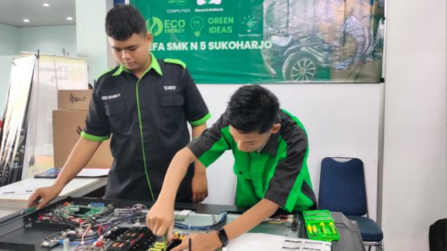 Canggih, Siswa SMK di Sukoharjo Buat Smart TV dan Laptop Lokal!