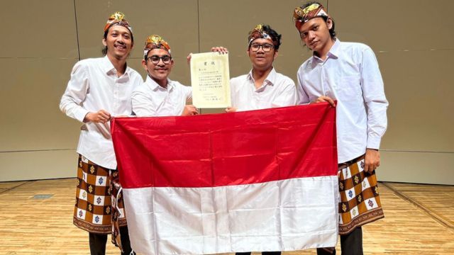 Keren, Grup Musik 4.13 Guitar Quartet Raih Penghargaan dari Kompetisi Gitar di Jepang