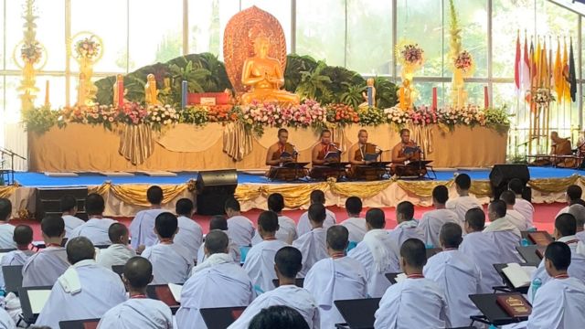 Ribuan Umat Buddha Ikuti Pembukaan Indonesia Tipitaka Chanting 2024 di Candi Borobudur