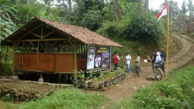 Nggak Perlu Uang, Daftar Ulang di Sekolah Ini Cukup Bayar Pakai Hasil Bumi