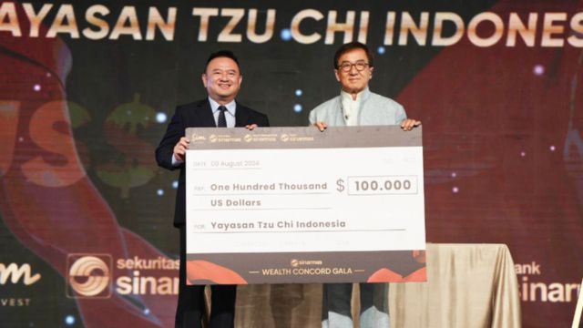 Jackie Chan Datang ke Indonesia, Beri Sumbangan Rp1,6 Miliar ke Yayasan Tzu Chi