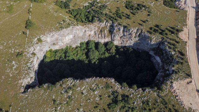 Apa Itu Sinkhole? Fenomena Alam yang Telan Banyak Korban Jiwa