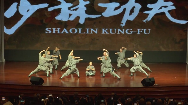 Singgah di Tzu Chi Center, Anggota Kungfu Shaolin Tampilkan Jurus Bela Diri ke Masyarakat Indonesia