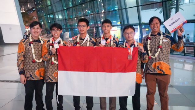 Taklukkan Mesir, Pelajar Indonesia Borong Medali di Olimpiade Informatika Internasional